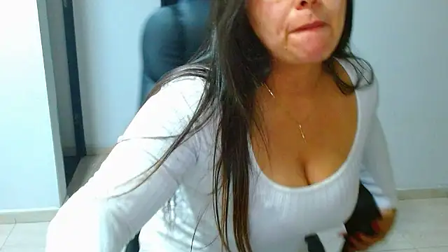 Snapshot of Ixchel_Anaid chatting on March 28, 2026, 2:55 am Ixchel Anaid online show from March 28, 2026, 2:55 am