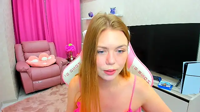 Strawberrye online show from September 14, 2025, 3:16 am