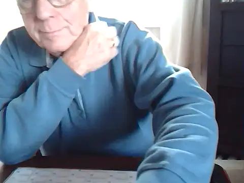 johnjohn622662 online show from November 4, 2025, 11:20 am