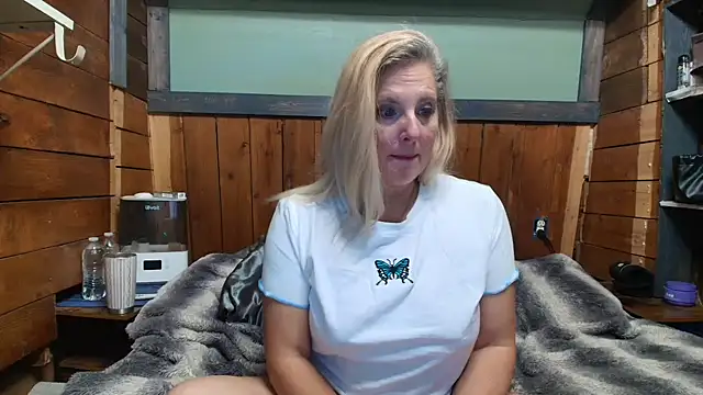 lisaxlovexxx online show from May 19, 2026, 2:07 am