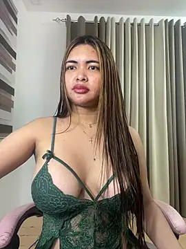 Snapshot of Bombshell_Ashy chatting on February 9, 2025, 7:19 pm Bombshell Ashy online show from February 9, 2025, 7:19 pm