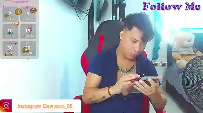 Snapshot of boyhot23x chatting on January 10, 2025, 2:45 pm boyhot23x online show from January 10, 2025, 2:45 pm