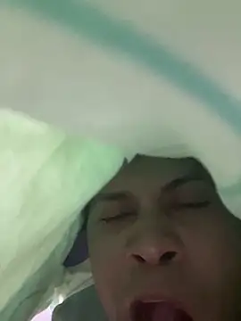 Snapshot of boyhot23x chatting on April 7, 2026, 4:24 am boyhot23x online show from April 7, 2026, 4:24 am