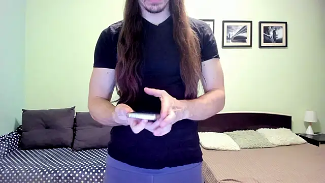 Marrymepls online show from April 8, 2026, 3:23 pm