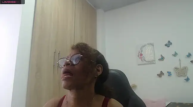 BustyMilf  online show from March 1, 2025, 12:23 pm