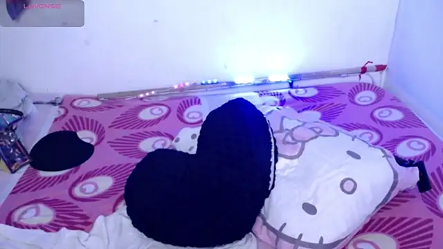 ninatiny online show from April 7, 2026, 11:54 am