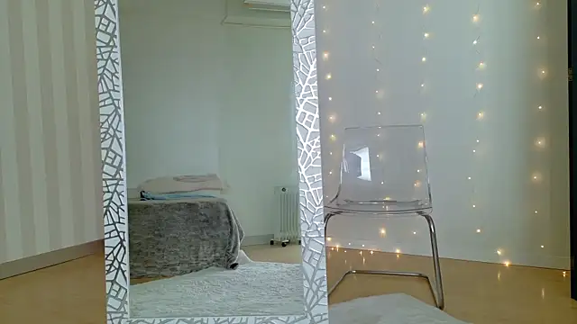 girl nextd00r online show from March 6, 2025, 1:14 pm