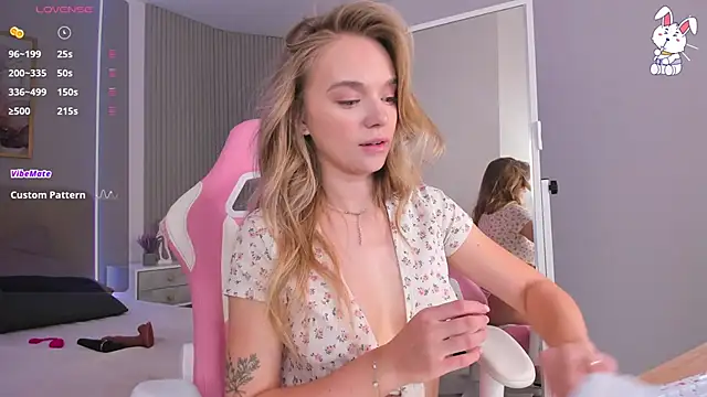 VirginChloe online show from December 19, 2025, 3:02 am