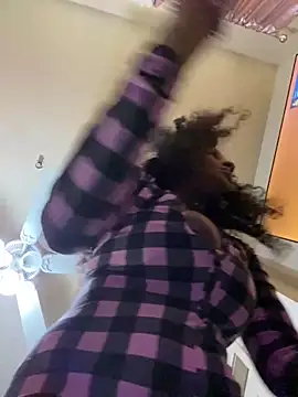 MzParker online show from December 6, 2024, 4:17 pm