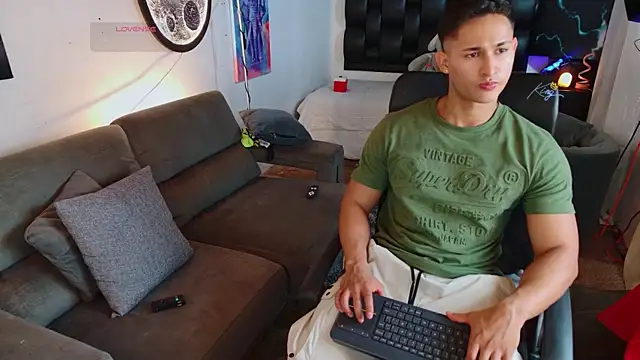 Snapshot of BenjaminCooperk chatting on July 6, 2026, 7:05 am BenjaminCooperk online show from July 6, 2026, 7:05 am