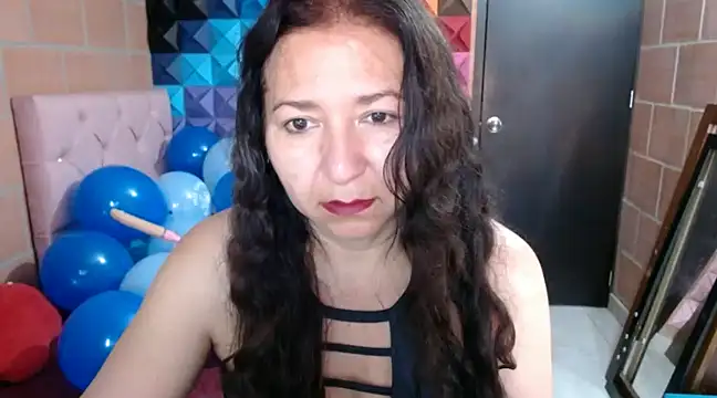 Snapshot of katifoxx chatting on December 21, 2024, 5:29 pm katifoxx online show from December 21, 2024, 5:29 pm