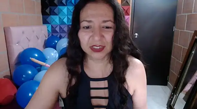 Snapshot of katifoxx chatting on December 21, 2024, 8:32 pm katifoxx online show from December 21, 2024, 8:32 pm