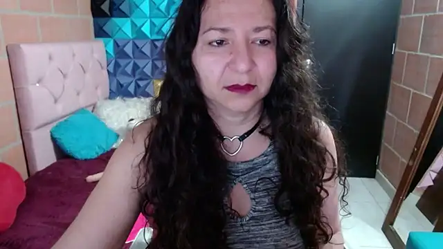 Snapshot of katifoxx chatting on January 5, 2025, 7:17 pm katifoxx online show from January 5, 2025, 7:17 pm