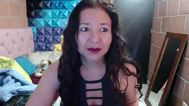 Snapshot of katifoxx chatting on January 12, 2025, 3:36 pm katifoxx online show from January 12, 2025, 3:36 pm