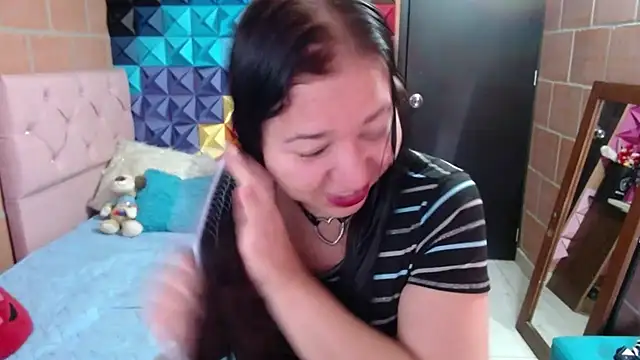 Snapshot of katifoxx chatting on February 8, 2025, 4:36 pm katifoxx online show from February 8, 2025, 4:36 pm