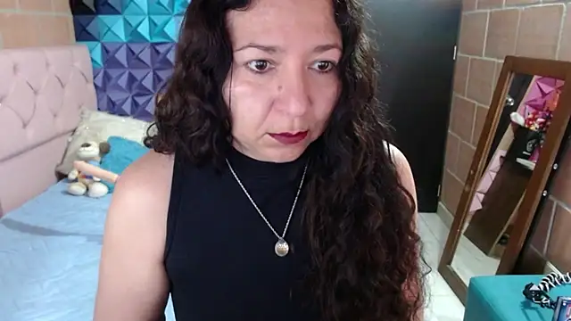 Snapshot of katifoxx chatting on February 11, 2025, 5:50 pm katifoxx online show from February 11, 2025, 5:50 pm