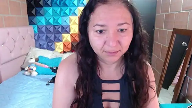 Snapshot of katifoxx chatting on February 17, 2025, 2:48 pm katifoxx online show from February 17, 2025, 2:48 pm