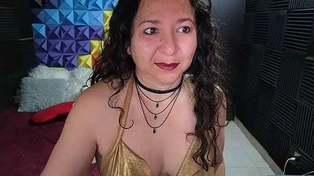 Snapshot of katifoxx chatting on October 19, 2025, 3:56 pm katifoxx online show from October 19, 2025, 3:56 pm