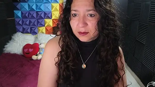 katifoxx online show from November 13, 2025, 3:55 pm