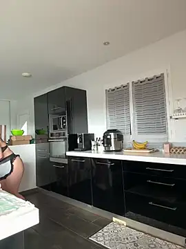 Clara-xoxo online show from January 28, 2025, 2:10 pm