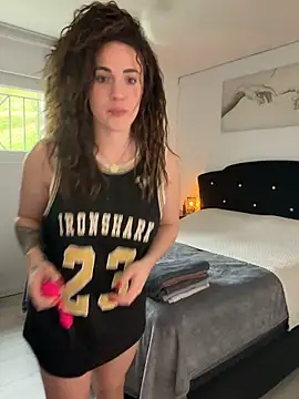 Clara-xoxo online show from February 13, 2026, 11:06 am