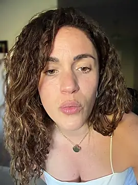 Clara-xoxo online show from March 1, 2026, 1:57 pm