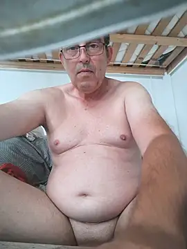 Snapshot of Lentbulant chatting on August 6, 2026, 8:16 am Lentbulant online show from August 6, 2026, 8:16 am