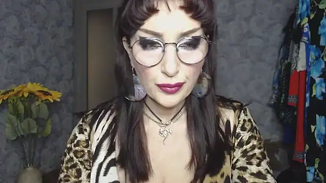 Snapshot of Aziza1 chatting on April 18, 2026, 1:04 pm Aziza1 online show from April 18, 2026, 1:04 pm