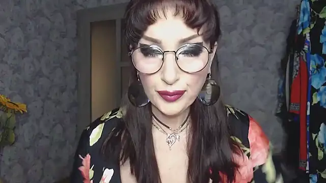 Snapshot of Aziza1 chatting on April 19, 2026, 1:32 pm Aziza1 online show from April 19, 2026, 1:32 pm