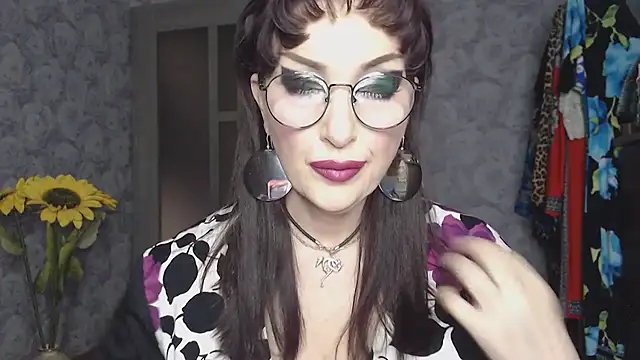 Snapshot of Aziza1 chatting on April 21, 2026, 2:56 pm Aziza1 online show from April 21, 2026, 2:56 pm