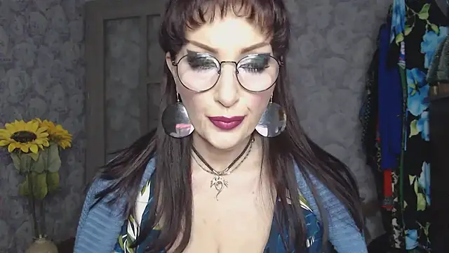 Snapshot of Aziza1 chatting on May 3, 2026, 1:06 pm Aziza1 online show from May 3, 2026, 1:06 pm
