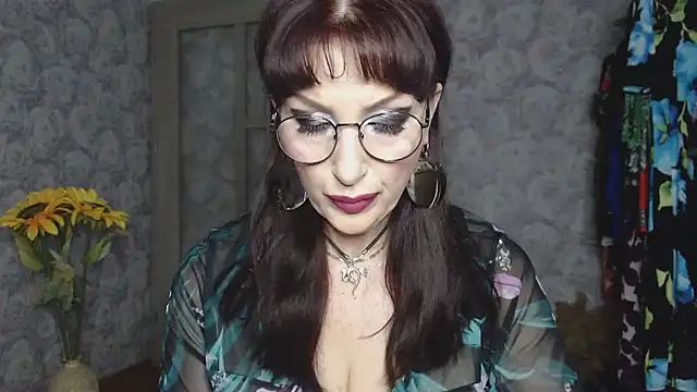 Snapshot of Aziza1 chatting on June 11, 2026, 1:42 pm Aziza1 online show from June 11, 2026, 1:42 pm
