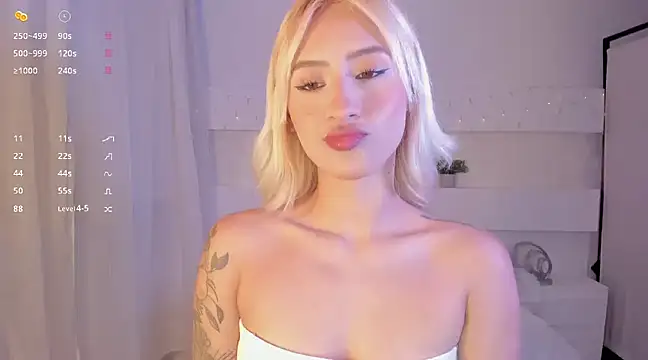 Snapshot of AshleyRoys chatting on December 24, 2024, 3:37 pm AshleyRoys online show from December 24, 2024, 3:37 pm