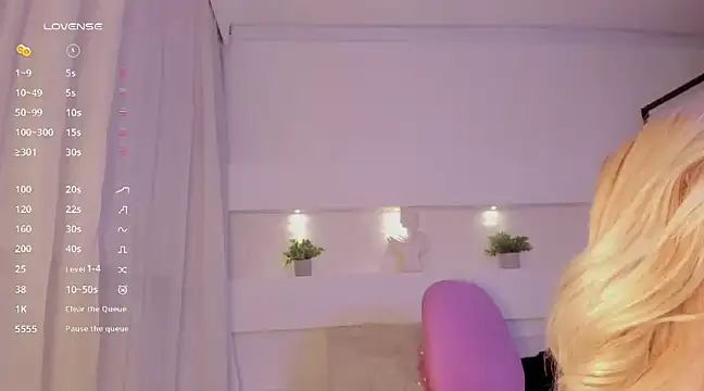 Snapshot of AshleyRoys chatting on February 4, 2025, 6:38 pm AshleyRoys online show from February 4, 2025, 6:38 pm