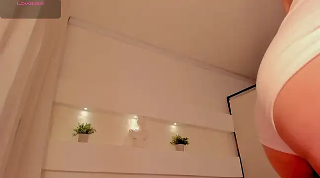 Snapshot of AshleyRoys chatting on March 10, 2025, 6:45 pm AshleyRoys online show from March 10, 2025, 6:45 pm