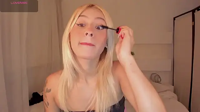 Snapshot of AshleyRoys chatting on March 14, 2025, 4:30 pm AshleyRoys online show from March 14, 2025, 4:30 pm