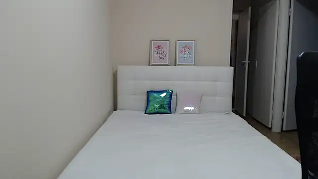 AnnaSweet18 online show from February 2, 2025, 6:20 pm