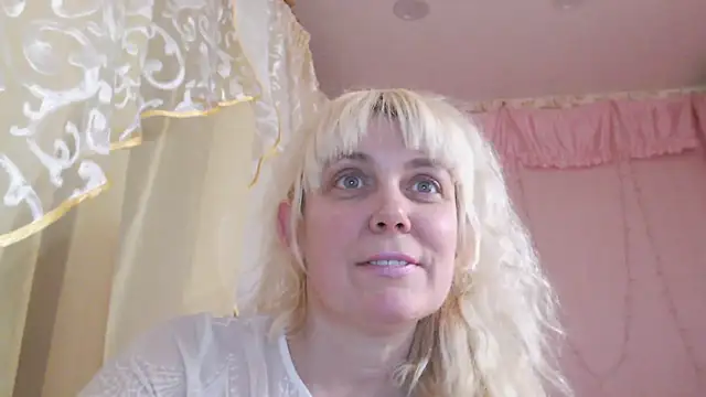SunnySylvia online show from January 7, 2025, 4:27 pm
