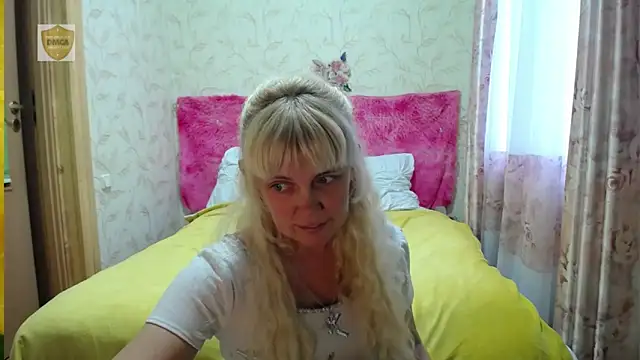 SunnySylvia online show from November 7, 2025, 9:53 am