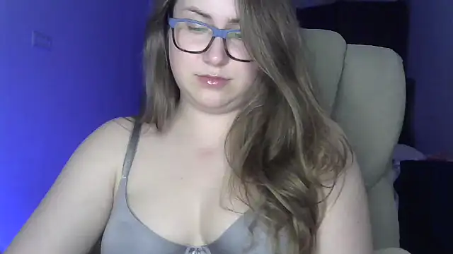Snapshot of SeasonalSomeone chatting on June 24, 2026, 8:41 pm SeasonalSomeone online show from June 24, 2026, 8:41 pm