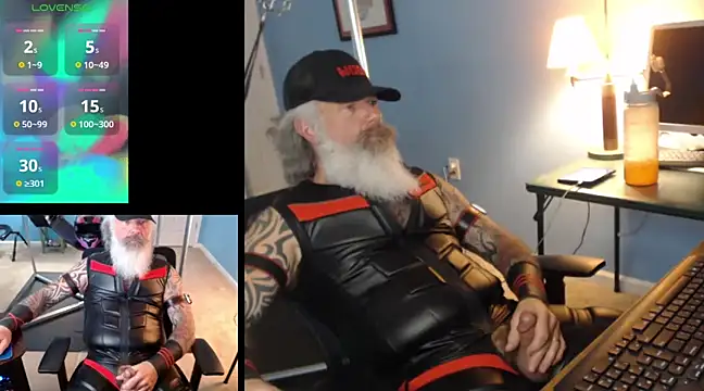 Snapshot of njdbear chatting on December 1, 2024, 9:48 pm njdbear online show from December 1, 2024, 9:48 pm