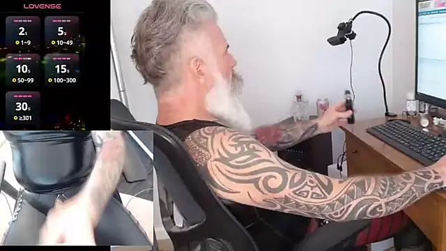 Snapshot of njdbear chatting on February 18, 2025, 8:36 pm njdbear online show from February 18, 2025, 8:36 pm