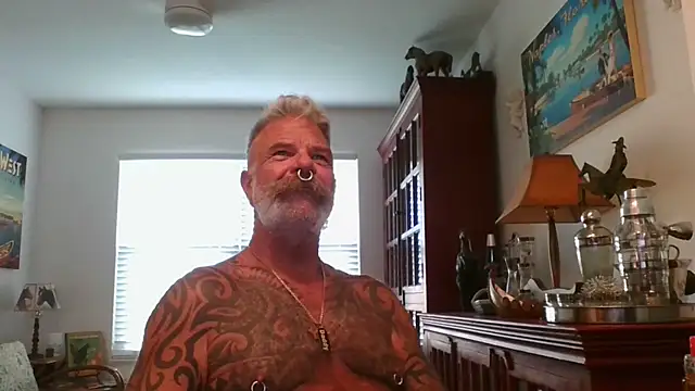 Snapshot of njdbear chatting on September 20, 2025, 10:11 pm njdbear online show from September 20, 2025, 10:11 pm