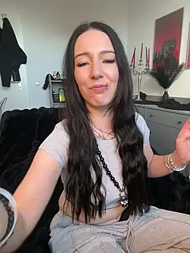 Trixie-Tainted online show from March 26, 2026, 3:39 pm