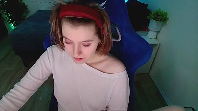 CranberryHot online show from December 15, 2025, 2:16 am