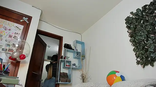 DestinyHills online show from April 14, 2026, 12:22 pm