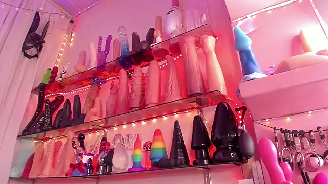 Snapshot of christymilkk chatting on December 16, 2024, 2:36 am christymilkk online show from December 16, 2024, 2:36 am