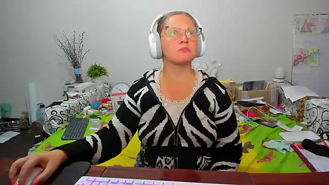 IamYourNarcotic online show from November 12, 2025, 2:39 pm