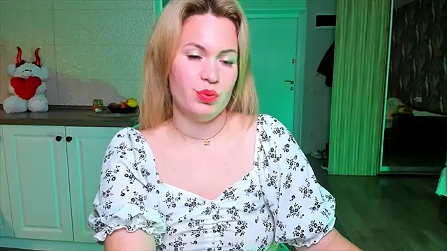 HotTiffani online show from November 8, 2025, 11:10 am