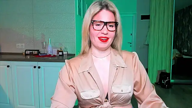 HotTiffani online show from February 3, 2026, 2:44 pm